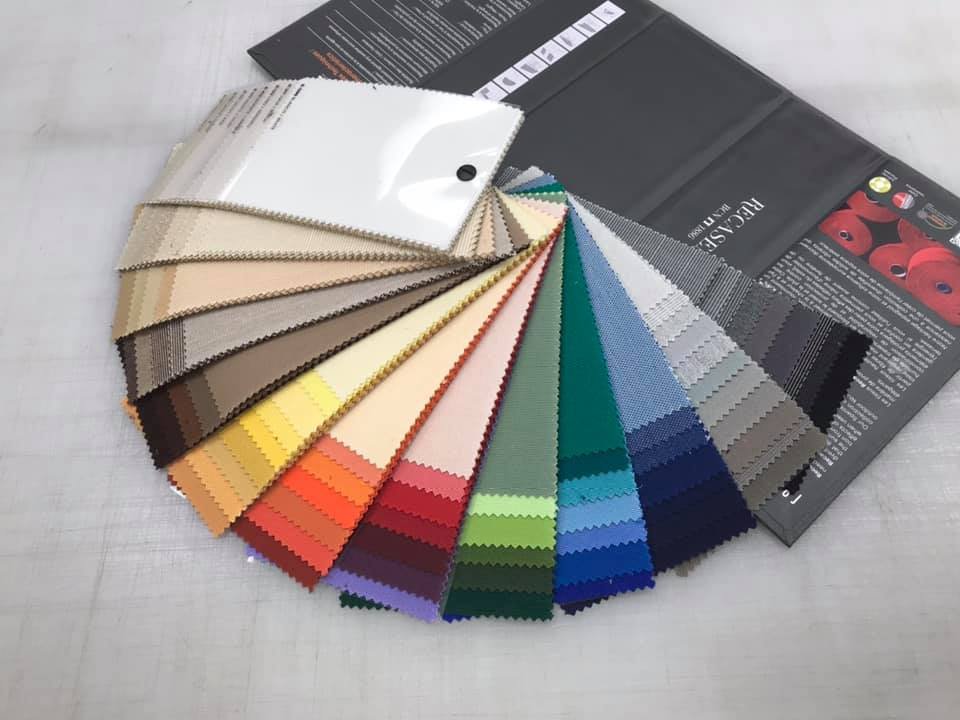 Charte de tissus de différentes couleurs et teintes